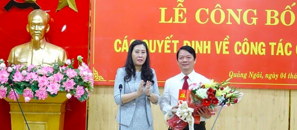 Ông Phạm Thanh Tùng (từ phải qua) - Trưởng Ban Tổ chức Tỉnh ủy Quảng Ngãi. Ông Phạm Thanh Tùng (từ phải qua) - Trưởng Ban Tổ chức Tỉnh ủy Quảng Ngãi. - Sputnik Việt Nam