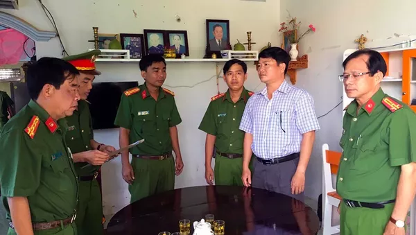 Cơ quan CSĐT đọc lệnh bắt giam ông Trần Trường Sơn. - Sputnik Việt Nam