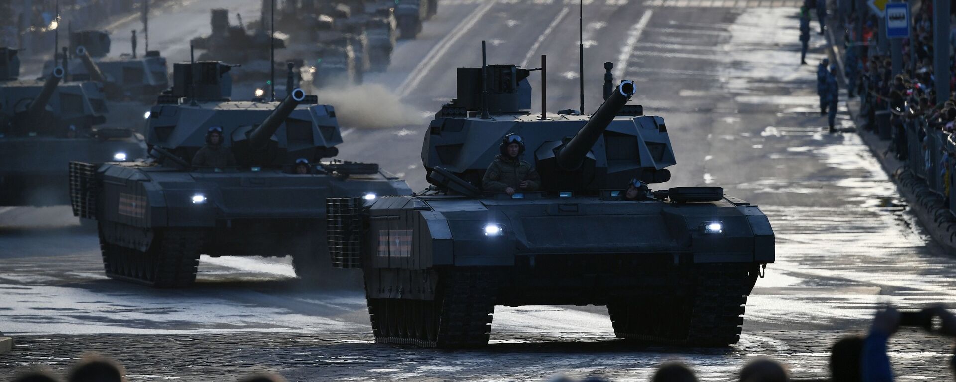 Tank T-14 Armata  đang đi ngang qua phố Krasnaya Presnya - Sputnik Việt Nam, 1920, 10.08.2021