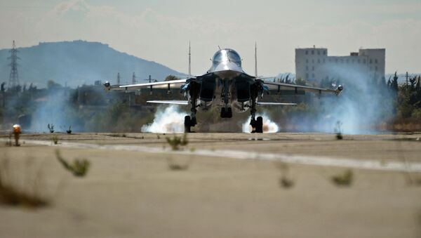 Chiến đấu cơ đa năng Su-34 tại căn cứ không quân Hmeymim, Syria - Sputnik Việt Nam