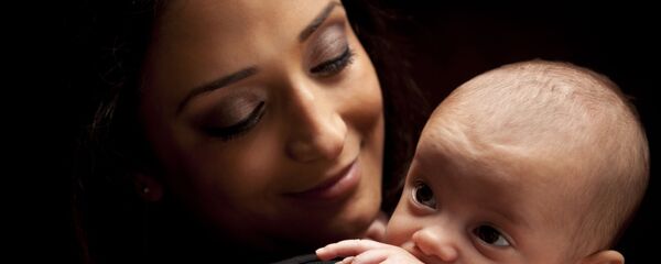 Phụ nữ với con - Sputnik Việt Nam