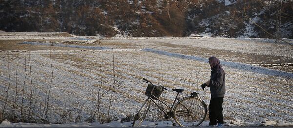 Nữ cư dân Triều Tiên trên cánh đồng tuyết - Sputnik Việt Nam