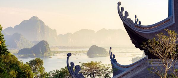 Một góc chùa Tam Chúc nhìn từ trên cao Một góc chùa Tam Chúc nhìn từ trên cao - Sputnik Việt Nam