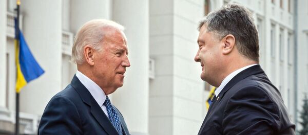 Joe Biden và Pyotr Poroshenko - Sputnik Việt Nam