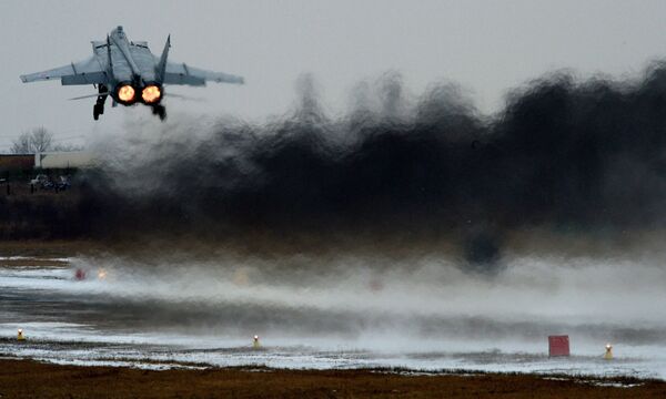 Tiêm kích MiG-31 cất cánh trong cuộc thao diễn bay-chiến thuật ở vùng Primorye - Sputnik Việt Nam