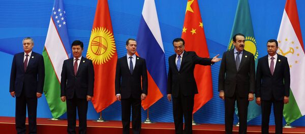 Медведев Медведев - Sputnik Việt Nam