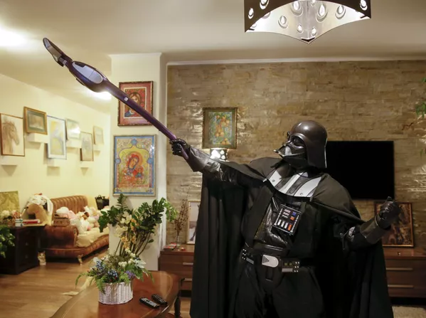 Darth Vader Nikolaevich trong căn hộ của mình ở Odessa Darth Vader Nikolaevich trong căn hộ của mình ở Odessa - Sputnik Việt Nam
