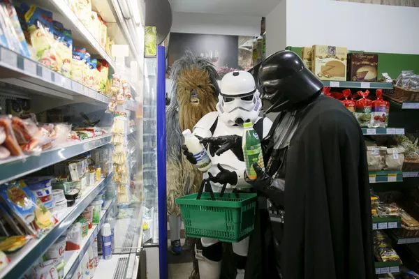Darth Vader Nikolaevich trong cửa hàng ở Odessa Darth Vader Nikolaevich trong cửa hàng ở Odessa - Sputnik Việt Nam