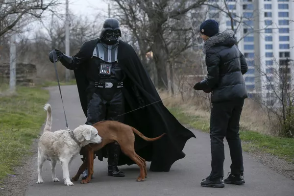 Darth Vader Nikolaevich cùng những con chó ở Odessa Darth Vader Nikolaevich cùng những con chó ở Odessa - Sputnik Việt Nam