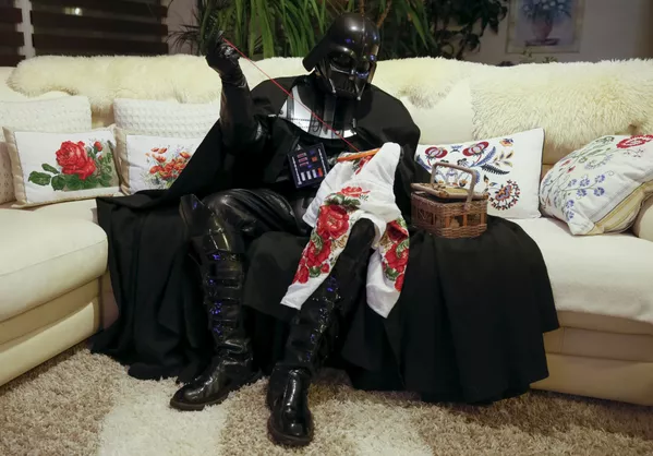 Darth Vader Nikolaevich thêu trong căn hộ của mình ở Odessa Darth Vader Nikolaevich thêu trong căn hộ của mình ở Odessa - Sputnik Việt Nam