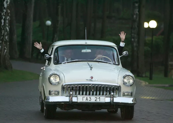 Trong ảnh: Xe Volga GAZ-21 đời đầu của Tổng thống Vladimir Putin. Trong ảnh: Xe Volga GAZ-21 đời đầu của Tổng thống Vladimir Putin. - Sputnik Việt Nam