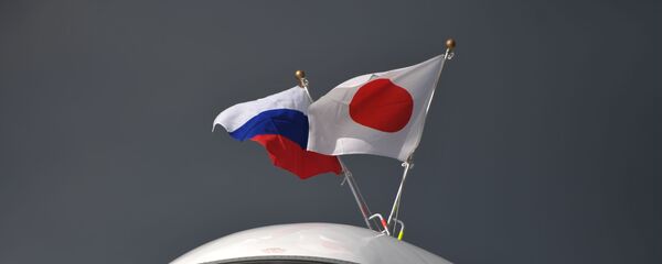 Các quốc kỳ Nga và Nhật Bản - Sputnik Việt Nam