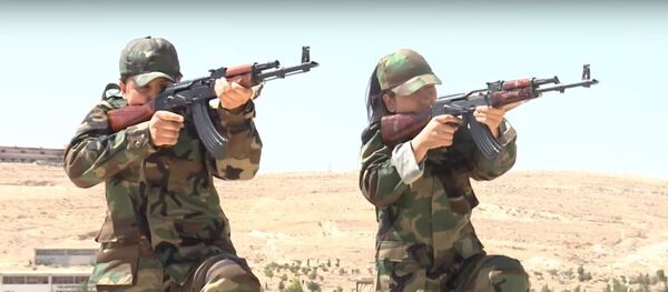 Tiểu đoàn phụ nữ Syria tập luyện để tiêu diệt IS - Sputnik Việt Nam